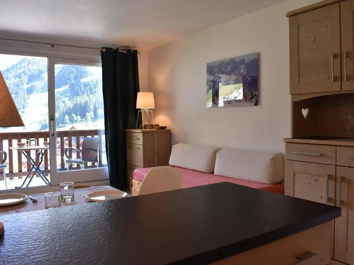 Studio Pour 4 Personnes A Meribel - Centre Avec Balcon Et Parking Prive - Fr-1-180-206