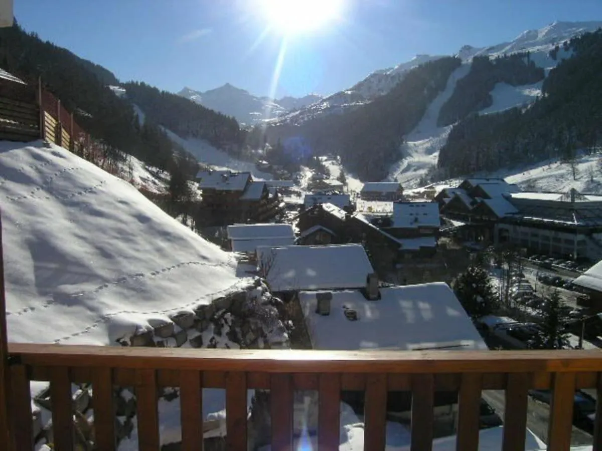 Studio Pour 4 Personnes A Meribel - Centre Avec Balcon Et Parking Prive - Fr-1-180-206